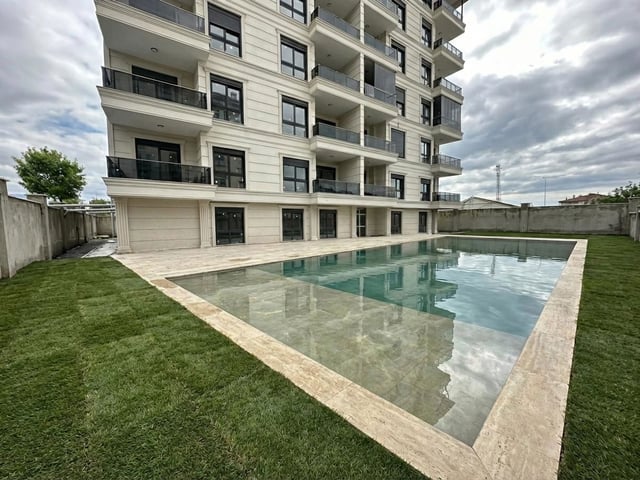 GÜNEY CEPHE HAVUZ MANZARALI 1+1 DAİRE
