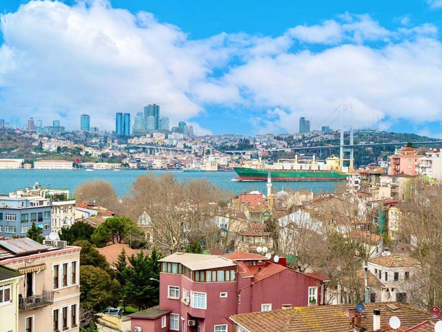 BOĞAZ’IN KALBİNDE KUZGUNCUK MERKEZ 'DE FULL BOĞAZ MANZARALI TERASLI 2+1 SATILIK DAİRE