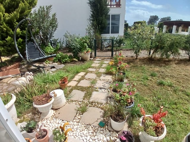 MUĞLA MILAS SITE IÇERISINDE BAHÇE KATI EŞYALI 2 + 1 DAIRE
