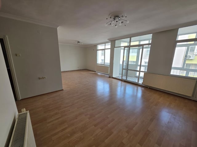 KARŞIYAKA DONANMACI MAH. KİLİSE SOKAĞINDA 3+1  140 M² SATILIK DAİRE