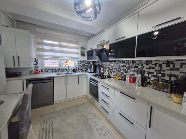 ÜMRANİYE İSTİKLAL MAH. 120 M2 SATILIK ARA KAT DAİRE