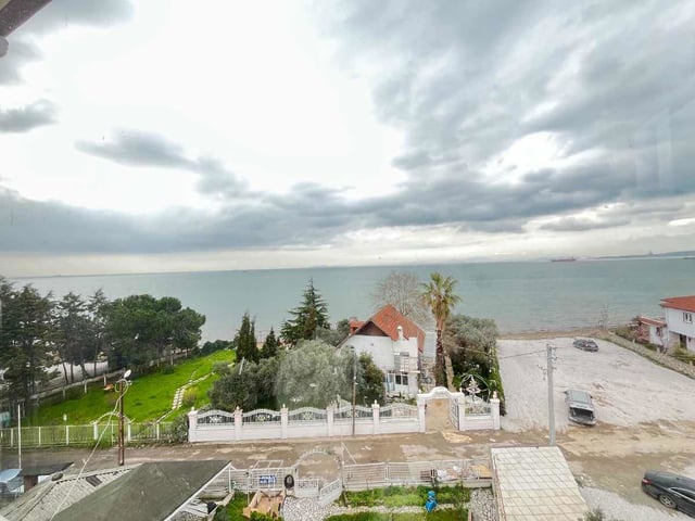 YALOVA ÇİFTLİKKÖY'DE DENİZE SIFIR YATIRIMLIK DAİRE