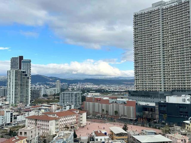 BORNOVA YEŞILOVA VIVEN VOGUA 'DA  1+1 LÜKS DAIRE