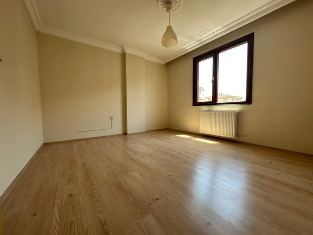 REMAX CİTY ACIBADEM ÜNV METROYA YAKIN 2+1 ARAKAT DAİRE