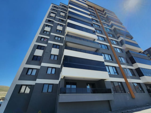 MEVLANA MAHALLESİ SATILIK 4+1 DAİRE SİTE İÇERİSİNDE