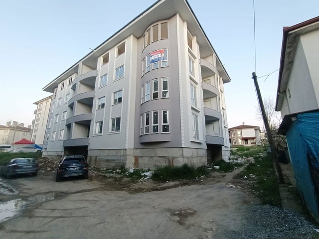 SAKARYA FERİZLİ  DEVLET MAHALLESİ GENİŞ  FERAH  3+1 SATILIK DAİRE