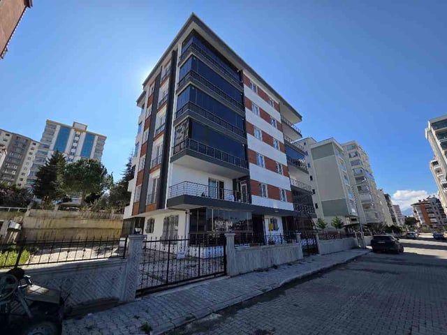 MEVLANA DA SATILIK GENİŞ VE YENİ 3+1 DAİRE