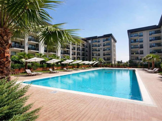 TORBALI YEDİEYLÜL MAH SATILIK HAVUZ CEPHE 1+1 ARA KAT LÜKS DAİRE