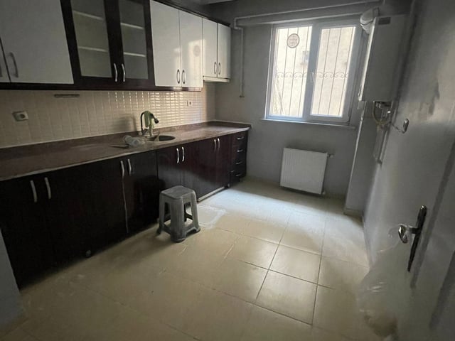 GALERİ CADDESİNE 50 METRE GENİŞ BAHÇELİ TEMİZ DAİRE