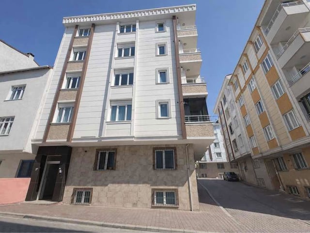 RE/MAX GELİŞİM 2’DEN PINAR MAHALLESİ CADDEYE YAKIN 2+1 KÖŞE DAİRE