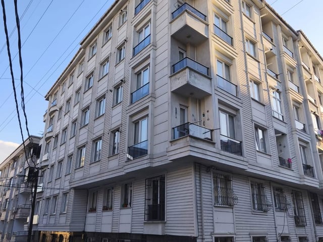 ESENYURT SAADETDERE'DE 2+1 KAPALI MUTFAK BALKONLU ASANSÖRLÜ DAİRE