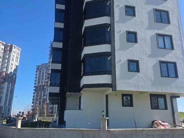 BÜYÜKKOLPINAR'DA DENİZ MANZARALI SATILIK  2+1 FIRSAT DAİRE