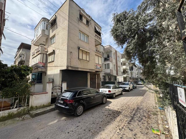 BUCA BARIŞ MAHALLESİ’NDE MERKEZİ KONUMDA 4+1 SATILIK DAİRE