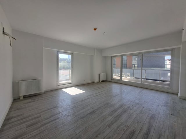 BORNOVA DAP YAPI'DA EBEVEYN BANYOLU GENIŞ KIRALIK 2+1 DAIRE