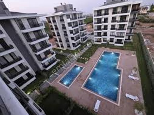 REMAX MONARDAN HAVUZLU AÇIK KAPALI OTOPARKLI TRİADA SİTESİNDE  2+1 DAİRELER