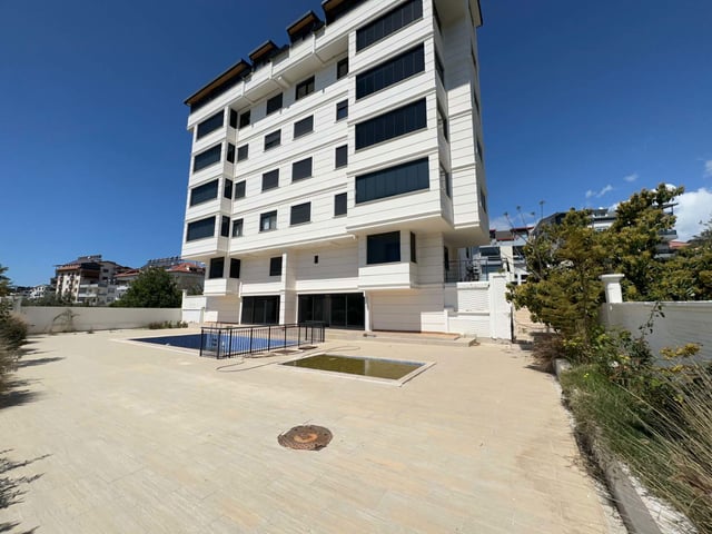 MERKEZİ KONUMDA CAM BALKONLU 2+1 DAİRE