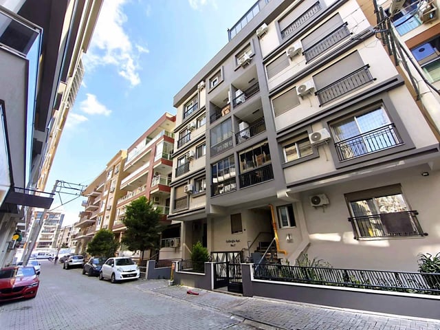 KARŞIYAKA DEMİRKÖPRÜ'DE İZBANA YAKIN 2+1 SATILIK DAİRE