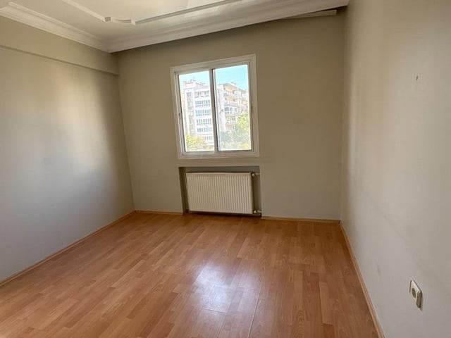GAZİEMİR ATIFBEY MAHALLESİ ÇİÇEK SİTESİ’NDE MERKEZİ KONUM 4+1