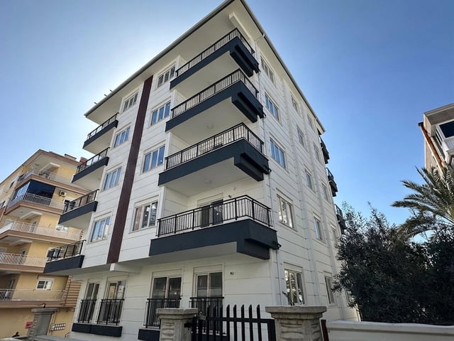 SERİK MERKEZDE ASANSÖRLÜ 2+1 DAİRE