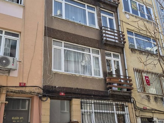 MODA CAD. ALT SOKAĞINDA DENIZE YAKIN KOMPLE YENILENMIŞ 2+1