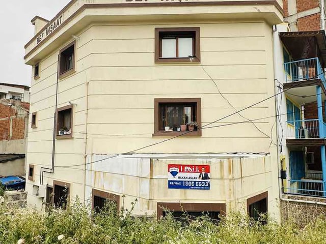 BORNOVA MERKEZE 5 DK MÜSTAKİL GİRİŞLİ SATILIK 2+1