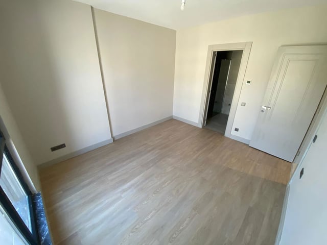 REMAX YAZ'DAN EMLAK KONUT SİTESİNDE ARA KAT 2+1 SATILIK DAİRE