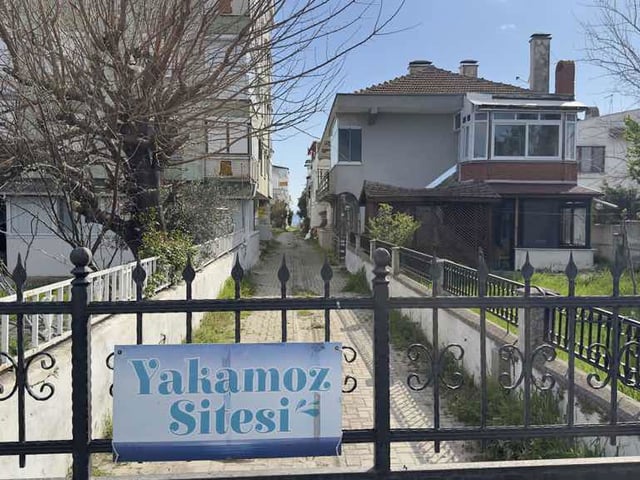 DENİZE SIFIR SİTEDE YAZLIK DAİRE