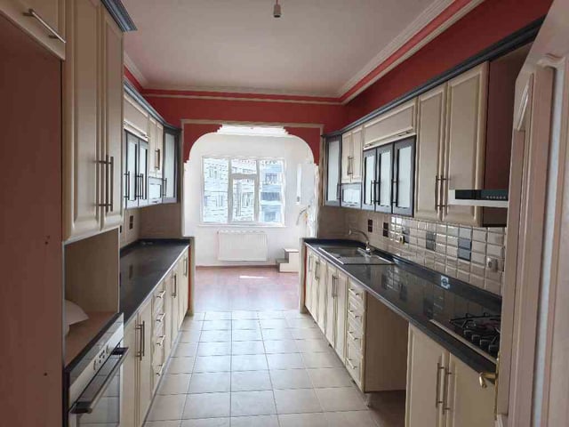 VALİ KONAĞI KARŞISINDA KİRALIK DAİRE