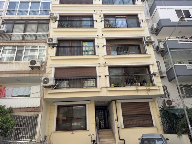 KARŞIYAKA SAHILE 70M: 5 YAŞINDA, MODERN MIMARI VE ENGELSIZ YAŞAM ODAKLI 2+1