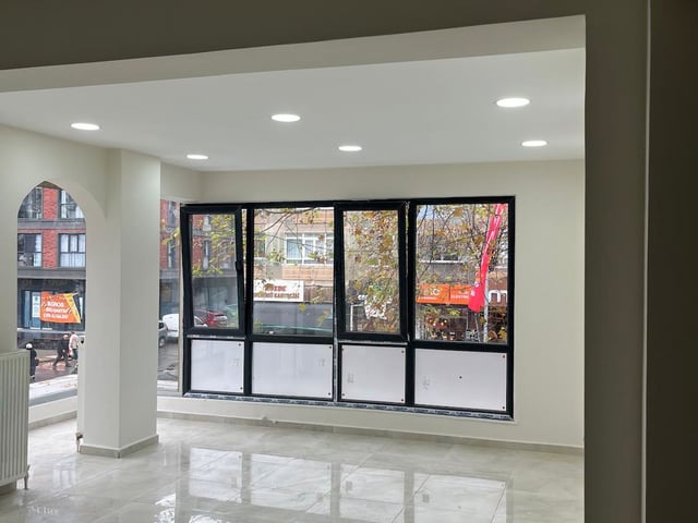 BAĞDAT CADDESİ ÜZERİNDE  TABELA DEĞERİ YÜKSEK TAMAMEN YENİLENMİŞ YATIRIMLIK OFİS/DAİRE