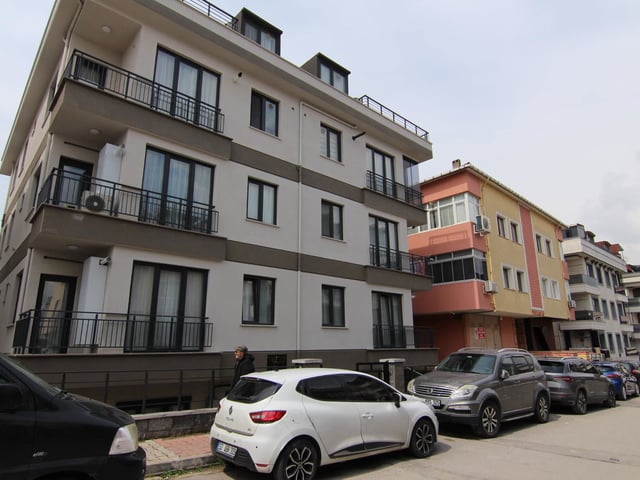 AYDINEVLER MERKEZDE 2 YAŞINDA ARA KAT BALKONLU İSKANLI 1+1