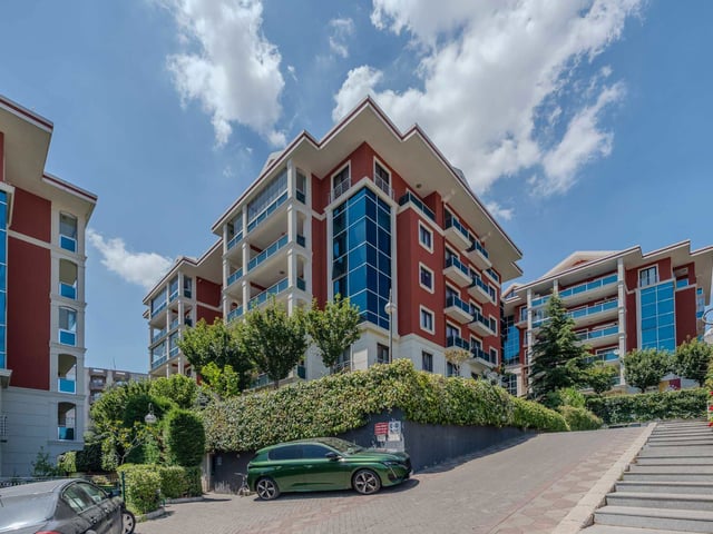 REMAX BEYAZ DOĞUŞPARKTA 4+1 KİRALIK DAİRE