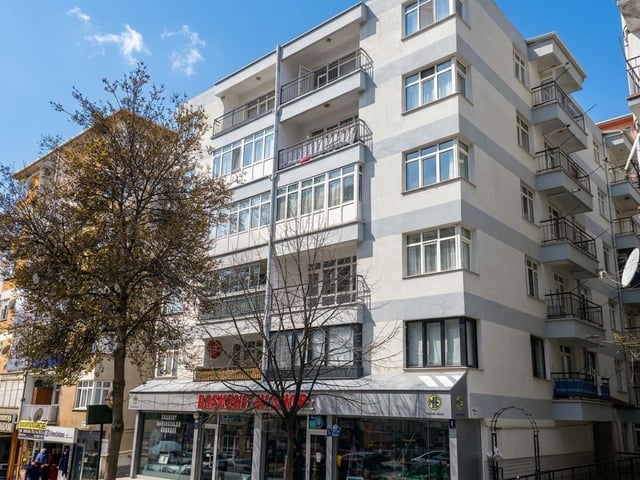 YENİMAHALLE DEMETEVLER’DE MERKEZİ KONUMDA SATILIK 3+1 DAİRE