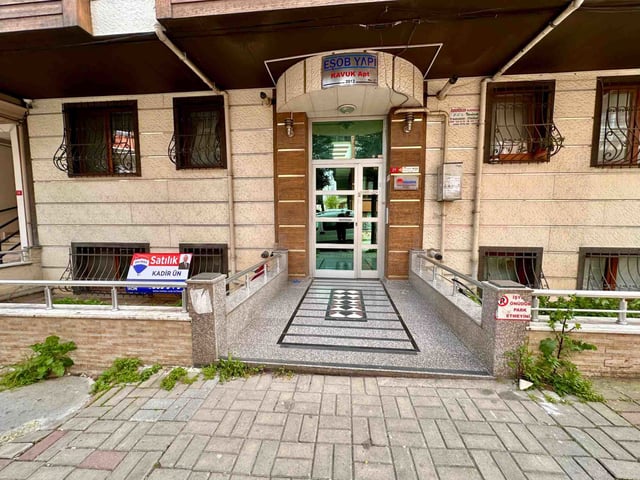 ŞEHRIN ORTASINDA BAHÇELI YAŞAM.ASANSÖRLÜ,FERAH VE PARK MANZARALI