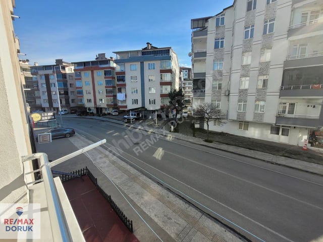 ADALET CADDESİNDE TÜM RESMİ KURUMLARA YAKIN GENİŞ 2+1
