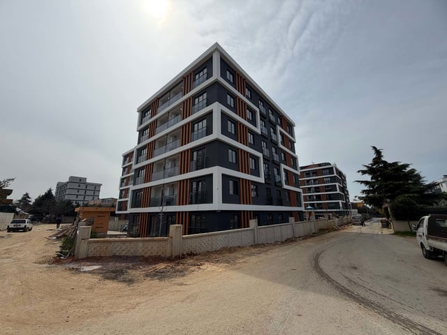 YALI PARK SIT-3+1-115M2-E.BANYO-BALKON-KAPALI OTOPARK-GÜVENLIK