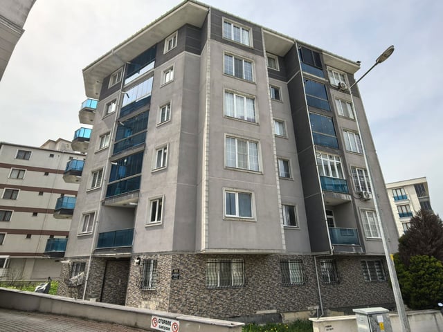NEFES PARK YANI, ARA KAT KIRALIK 1+1 DAIRE.