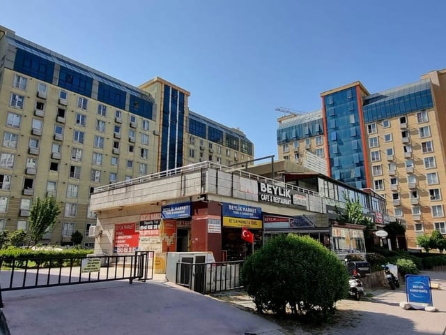 BEYLİKDÜZÜ METROBÜS DURAĞINDA BAHÇE KULLANIMLI EŞYALI KİRALIK 1+1 DAİRE REMAX KAYA