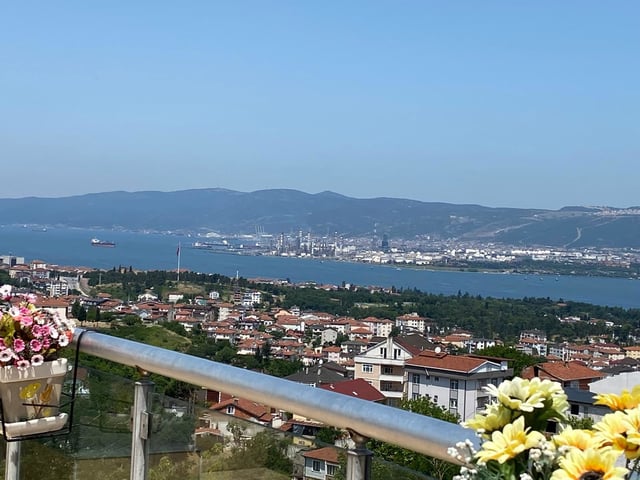 REMAX NATURAL'DAN GÖLCÜK'DE DENİZ MANZARALI SATILIK DUBLEKS 4+1