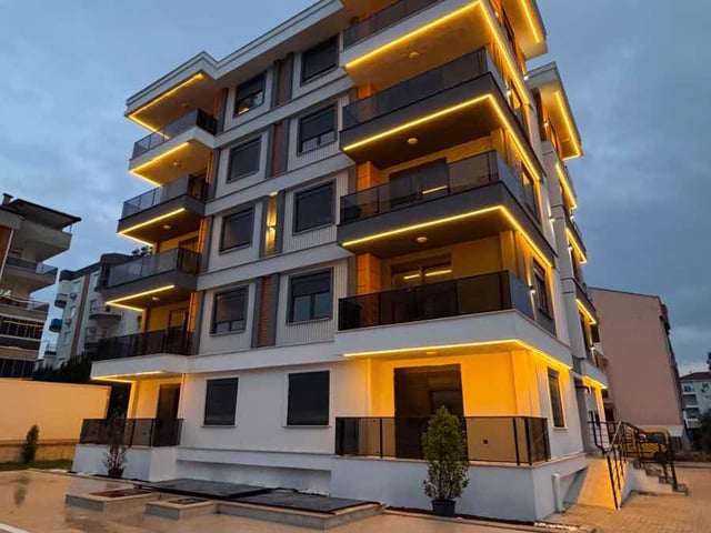 YENIKÖY'DE HAVUZLU SITEDE SATILIK 1+1 DAIRE