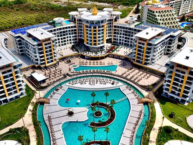 AZURA WORLD'DE HAVUZ CEPHE EŞYALI KİRALIK 1+1 DAİRE