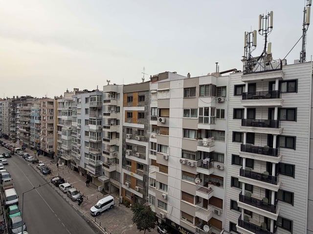 MITHATPAŞA CADDESI ÜZERINDE, GENÇ BINADA, OTOPARKLI 3+1 DAIRE