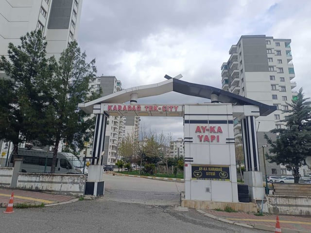 ŞEHİR HAST. KARŞISI SATILIK 2+1,115 M² GİRİŞ BAHÇE KATLI DAİRE