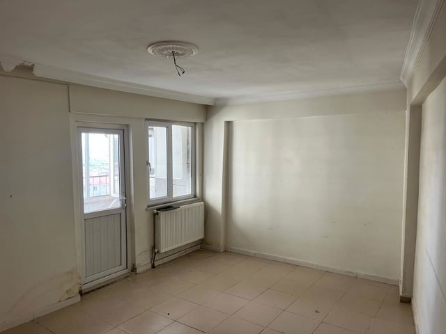 REMAX YENİDEN MOLLAGÜRANİ DE SATILIK 3+1
