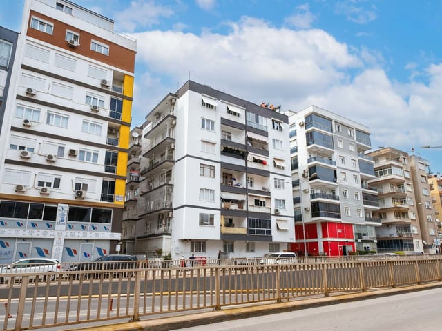 TONGUÇ CADDESİ'NDE ŞEHİR MERKEZİNE YAKIN, ASANSÖRLÜ ARAKAT 2+1