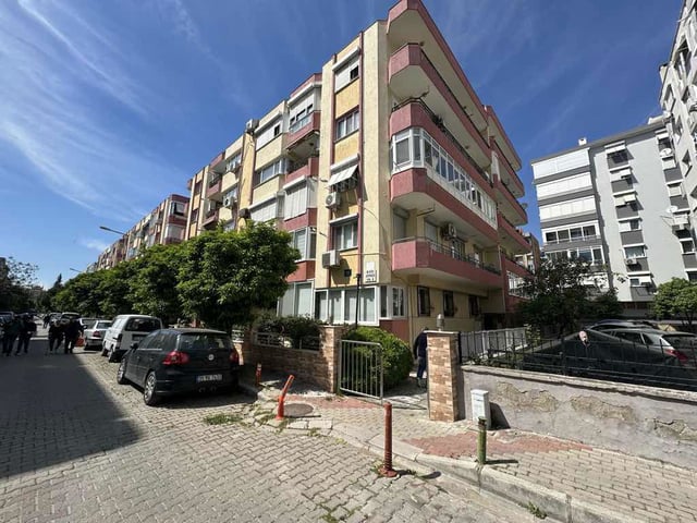 KARŞIYAKA BAHÇELİEVLER BAHÇELİ KİRALIK 2+1 DAİRE