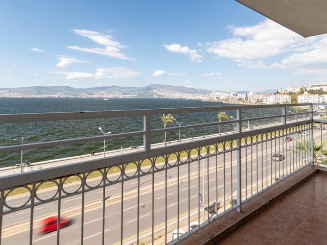 SALONDA DENIZLE BAŞ BAŞA: 190 M², HER KATTA TEK DAIRE 3+1