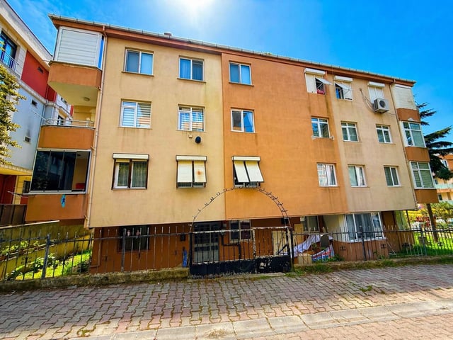 BÜYÜKÇEKMECE ALTIN ANAHTAR SITESI SATILIK 2+1 DAIRE