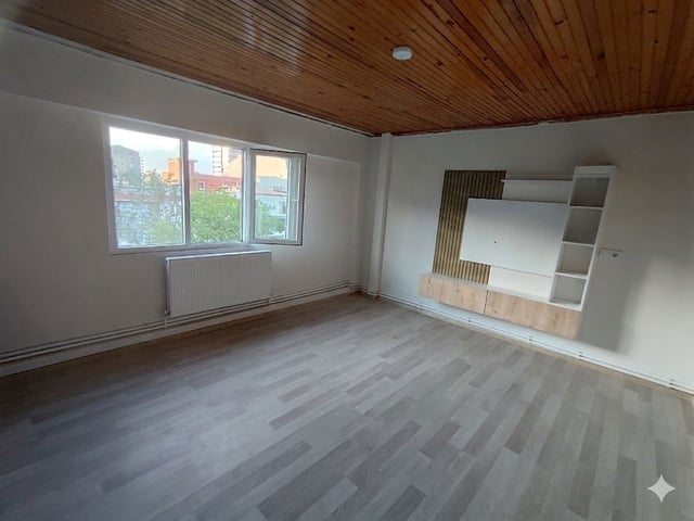 REMAX MODEL DEN TOPRAKLIK MAHALLESINDE 2+1 KIRALIK DAIRE