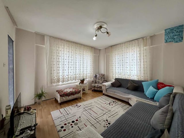 KUŞADASI ŞEHIR MERKEZINDE, KAPALI MUTFAK,ARAKAT DAIRE